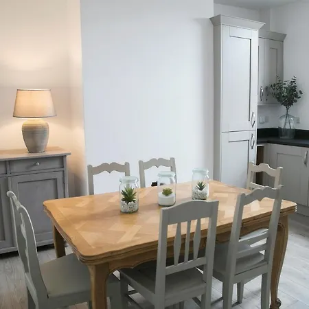 Apartment Oswald House Deluxe 3 Bedroom *