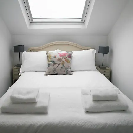 Oswald House Deluxe 3 Bedroom